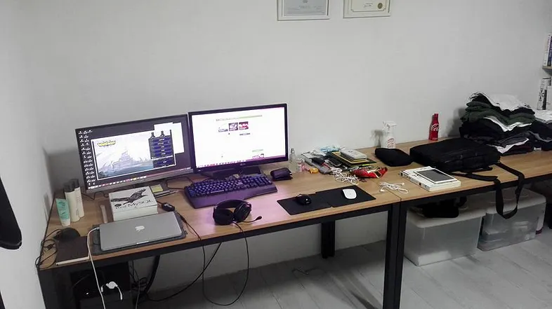 20살 시절의 책상